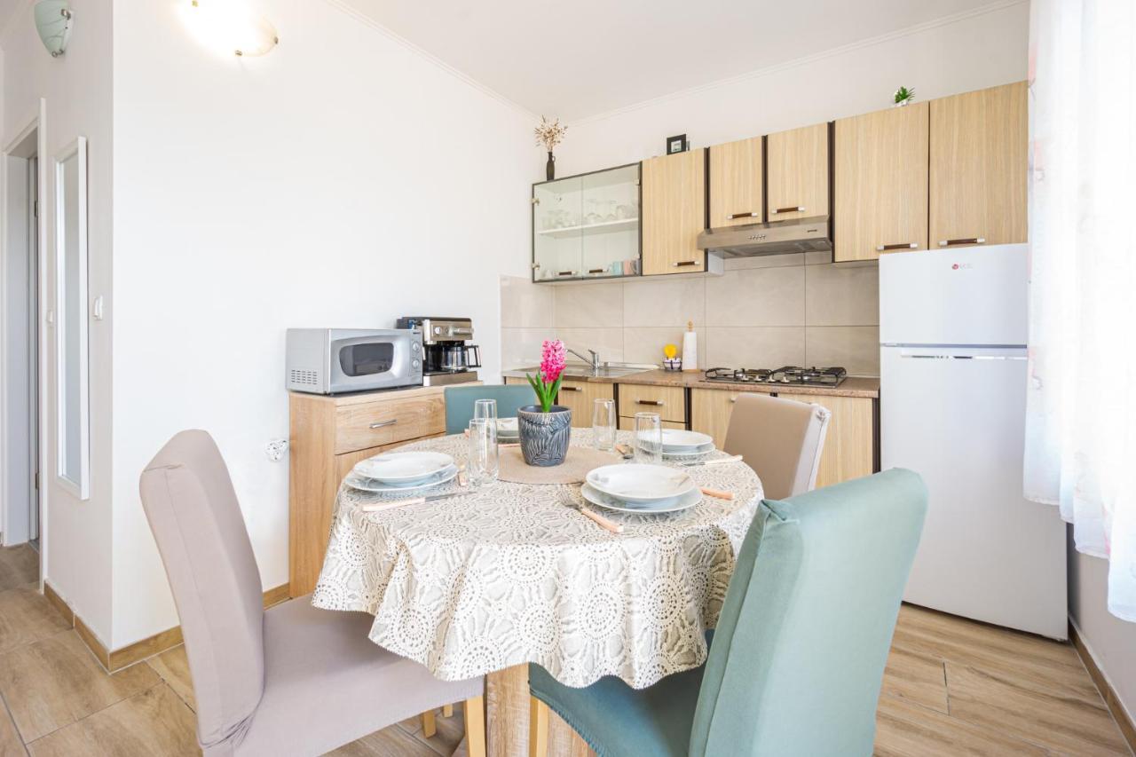 Modern Oceanview Apartment Metajna Ngoại thất bức ảnh